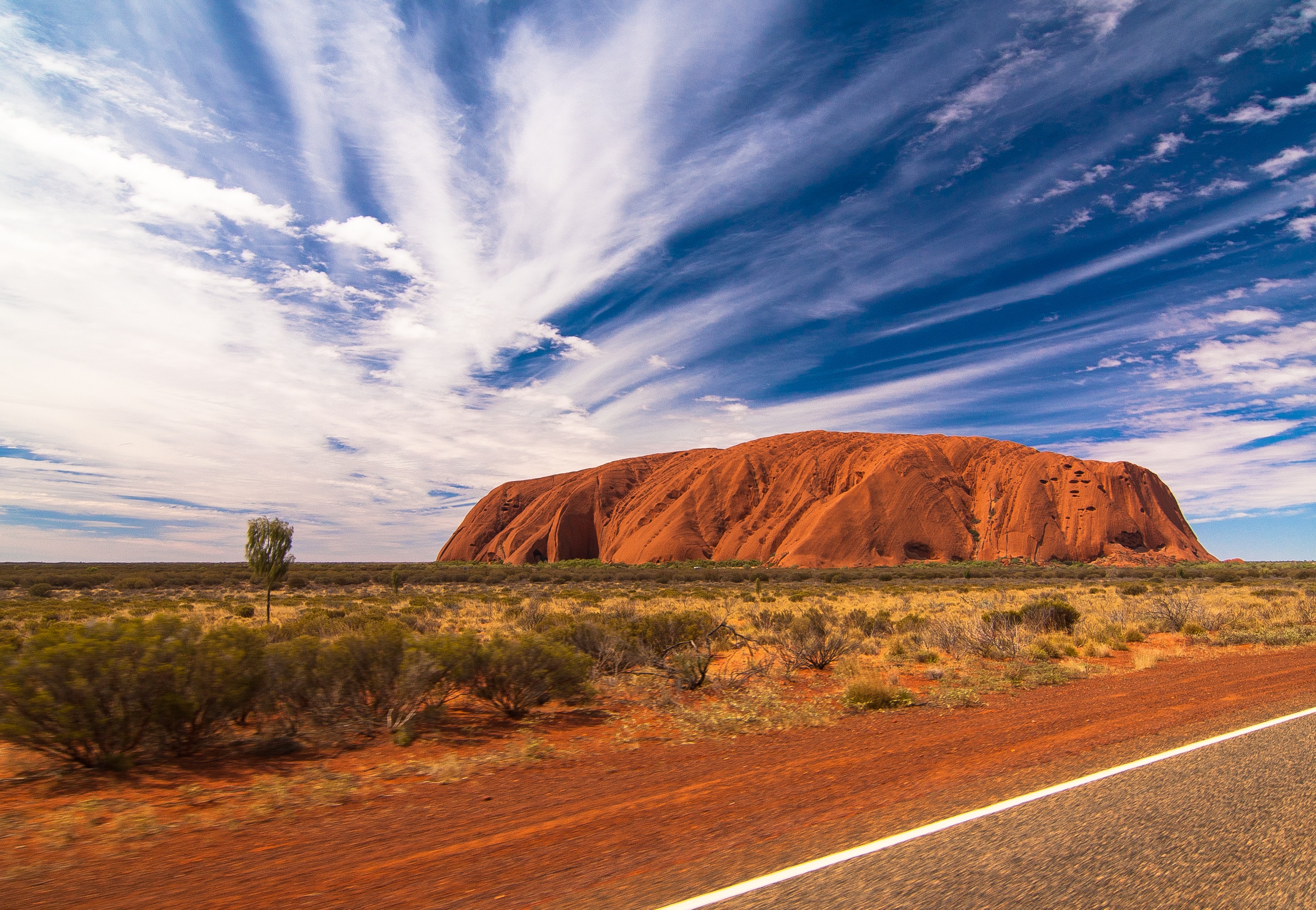 Uluru-holger-link-704031-unsplash.jpg