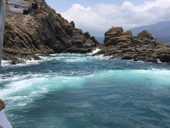 Rocky cliffs meet turquoise waters, creating a stunning coastal landscape.