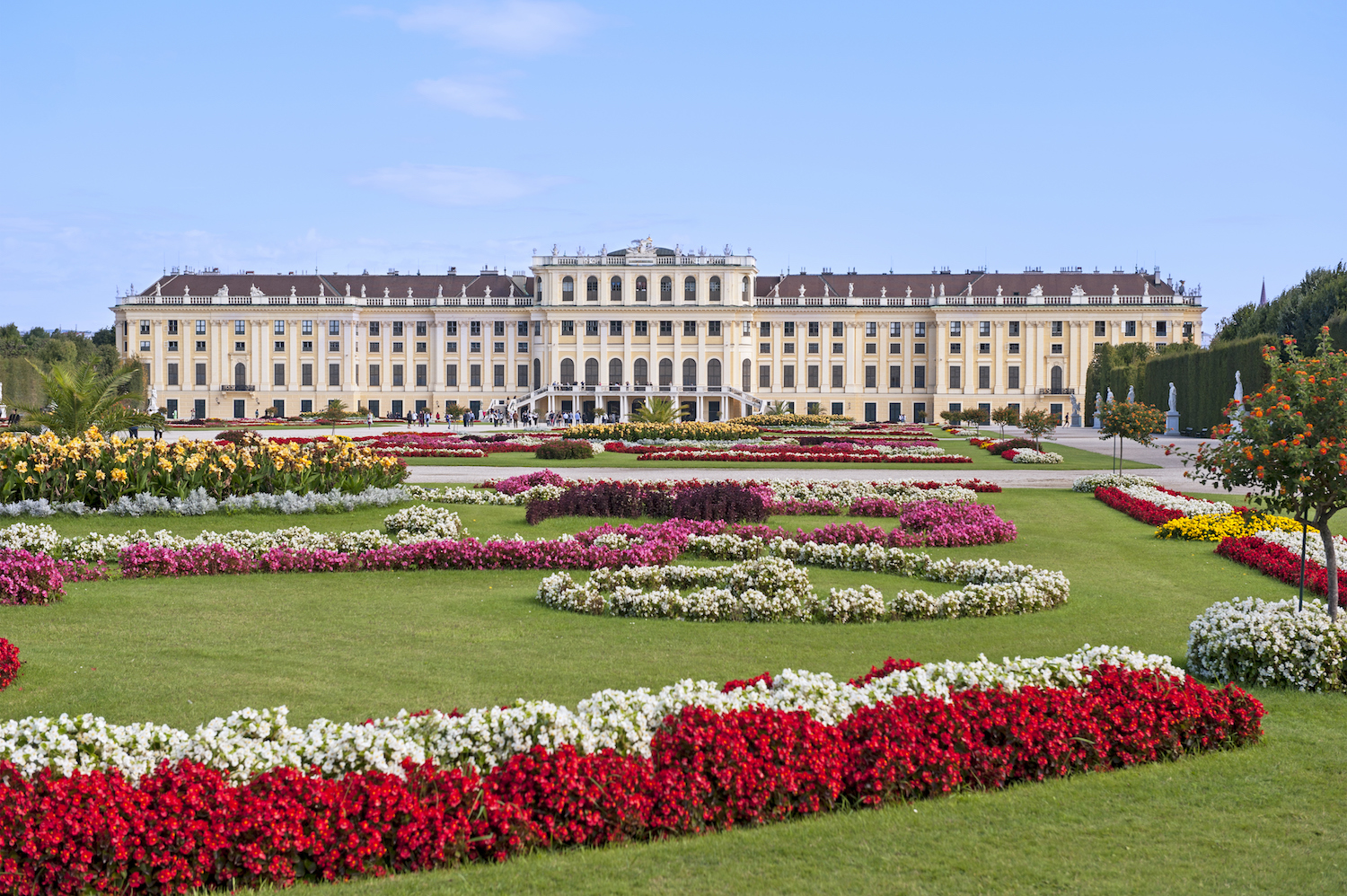 iStock-849951010-Schonbrunn-palace-Vienna.jpg