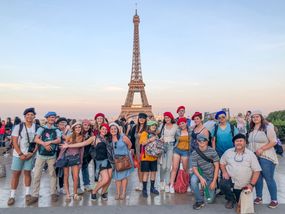 Group of students in front of the Eiffel Tower